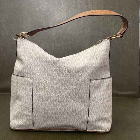 Michael Kors Anita Large Convertible Shoulder Bag vanilla monogram pattern. 2pc - Picture 2 of 16